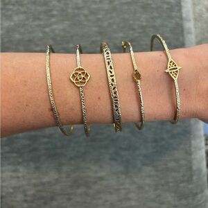 5 Kendra Scott braceletes